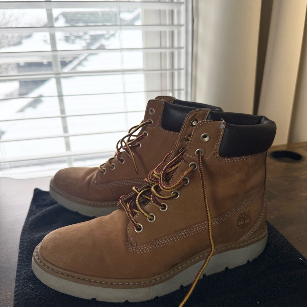 Timberland Tan Leather Lace-Up Boots with Black Collar